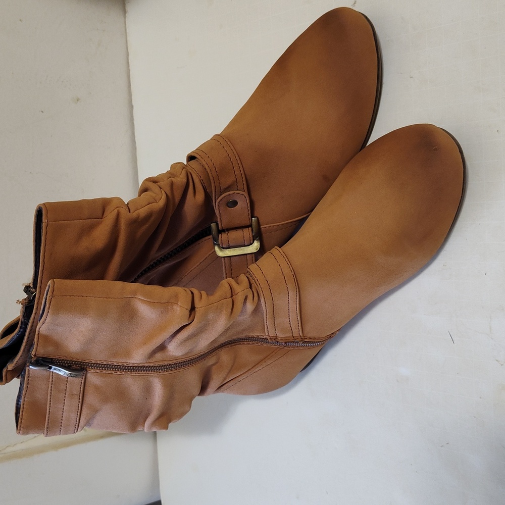 Women's DbDkFashions Suede Boots Size 7 1/2